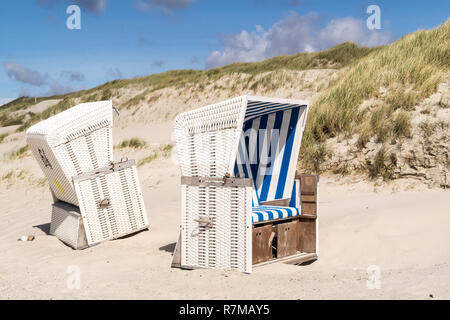 Chaises de plage sur l'île de Sylt en Allemagne Banque D'Images