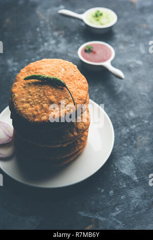 Shegaon Kachori Rajasthani ou servi avec des Chutney et ketchup Banque D'Images