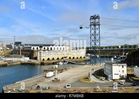 La France, Finistère, Brest, téléphérique urbain entre les deux rives de la rivière Penfeld relie les quartiers de Siam et Capucins Banque D'Images