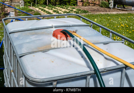 Conteneur-citerne d'eau de pluie Banque D'Images