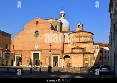 L'Italie, Vénétie, Padova, Padoue, piazza Duomo, Duomo et baptistère de la cathédrale Banque D'Images