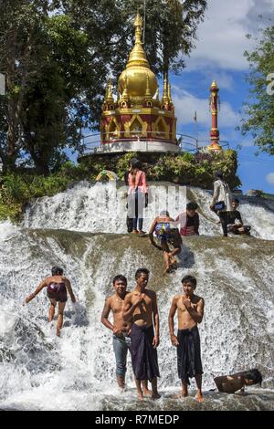 Le Myanmar, Mandalay Division, Pyin Oo Lwin, une journée à l'automne sur les chutes d'un jour de pleine lune Banque D'Images