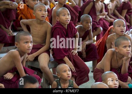 Le Myanmar, Mandalay, l'école monastique Aung Myae Oo Banque D'Images