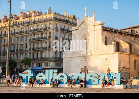 France, Bouches du Rhône, Marseille, Vieux Port, marseille.fr lettres et église Saint Ferreol, les Augustins Banque D'Images