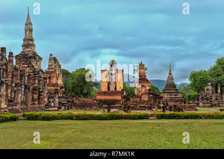 Les ruines du Wat Phra Si Rattana Mahathat temple complexe, Sukhothai Historical Park, site du patrimoine mondial de l'UNESCO, Sukhothai Banque D'Images