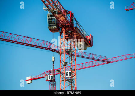 Les grues de construction sur un site de construction, la construction de l'emplacement de l'École Supérieure Ruhr-West University of Applied Sciences Banque D'Images