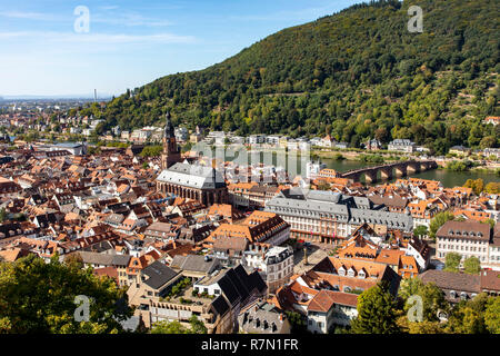 Vue sur la vieille ville de Heidelberg, Neckar, Heiliggeistkirche, vieux pont, Neckar Banque D'Images