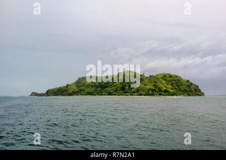 Kanawa Island dans la mer de Flores, de Nusa Tenggara, en Indonésie. Kanawa Island se trouve dans le Parc National de Komodo. Banque D'Images