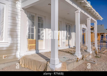L'extérieur de la nouvelle maison avec porche en Utah Daybreak Banque D'Images
