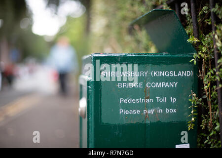 Le pont à péage ou Kingsland Pont sur la rivière Severn à Shrewsbury Banque D'Images