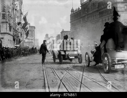 Début de l'auto de Paris à New York race, New York, 12 février 1908. Banque D'Images