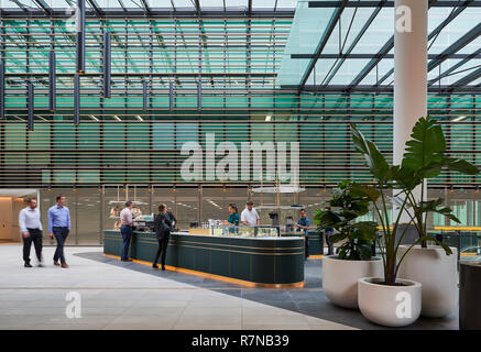 Nouveau Hall d'entrée et l'atrium avec lobby cafe. U60, Sydney, Australie. Architecte : Custance Associates, 2018. Banque D'Images