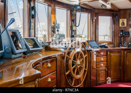 Instruments pour la navigation maritime dans la cabine du capitaine. Nave Italia est le plus grand bateau à brig dans le monde. Port de Livourne, en Toscane, Italie Banque D'Images