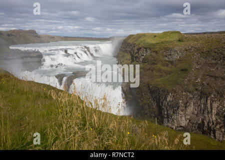 Gullfoss, 'zum Wasserfall', Wasserfall des Flusses Hvítá im Süden von im Haukadalur Island. Des chutes d'or, cascade, Islande Banque D'Images