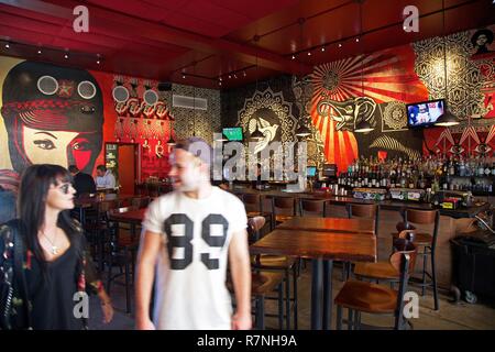 États-unis, Floride, Miami, Wynwood Restaurant Cuisine et bar, décoré avec des illustrations obéir par Shepard Fairey, près de murs Wynwood, dans le district de Wynwood Banque D'Images