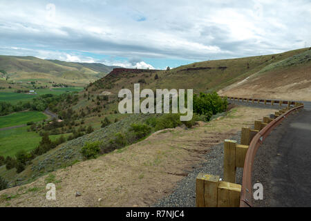 La route 197 traverse Tygh Valley, Oregon Banque D'Images