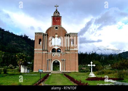 Cathédrale - Ancienne Yungay où un tremblement de terre et glissement enterré 25 000 personnes en 1970 à YUNGAY. Département d'Ancash au Pérou. Banque D'Images