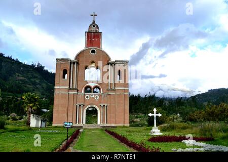 Cathédrale - Ancienne Yungay où un tremblement de terre et glissement enterré 25 000 personnes en 1970 à YUNGAY. Département d'Ancash au Pérou. Banque D'Images