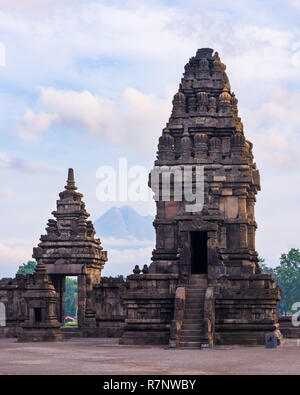 Les bâtiments en pierre volcanique candi Prambanan temple, Yogyakarta, Java, Indonésie. Banque D'Images