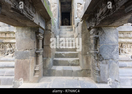 Entrée du temple principal du temple de Shiva dans Candi Prambanan temple hindou, Yogyakarta, Java, Indonésie. Banque D'Images