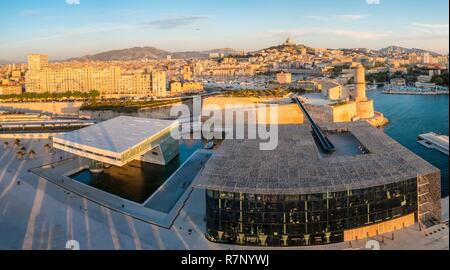 France, Bouches du Rhône, Marseille, vue générale avec le Mucem par les architectes Rudy Ricciotti et R. Carta, la villa Méditerranée, le Fort Saint Jean et le Vieux Port (vue aérienne) Banque D'Images