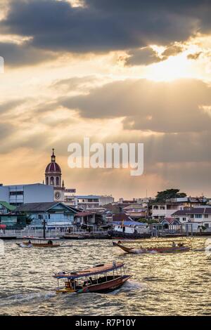 Thaïlande, Bangkok, quartier Thonburi, Santa Cruz église catholique sur les rives de la rivière Chao Phraya Banque D'Images