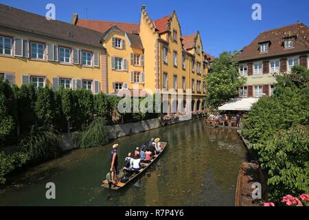 La France, Haut Rhin, Alsace, Colmar, excursion en bateau dans la petite Venise à la rue de Turenne Banque D'Images