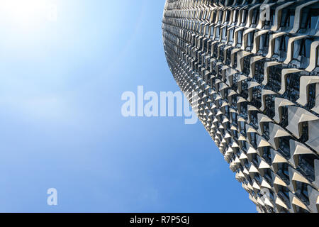 Singapour - 16 NOVEMBRE 2018 : l'architecture moderne office tower building avec ciel bleu à Singapour. Résumé, la texture, l'arrière-plan Banque D'Images