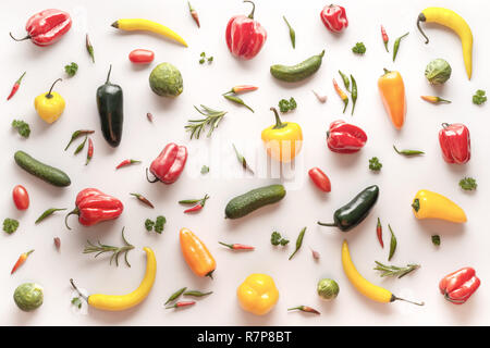 Les légumes verts et bébé mix, mise à plat, vue du dessus, de fond minimal Banque D'Images