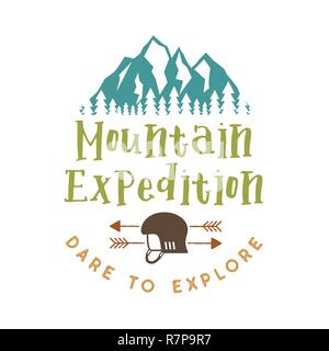 Expédition en montagne avec badge ose citer d'explorer et de montagnes, casque d'escalade et de flèches. Agréable pour les amateurs de plein air, pour t-shirt, mug autres imprimer. Stock vector isolated on white Illustration de Vecteur