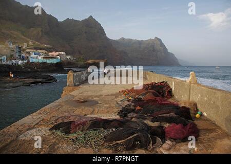 Cap Vert, Santo Antao, Ponta do Sol, les filets de pêche sur la digue du village de Ponta do Sol Banque D'Images