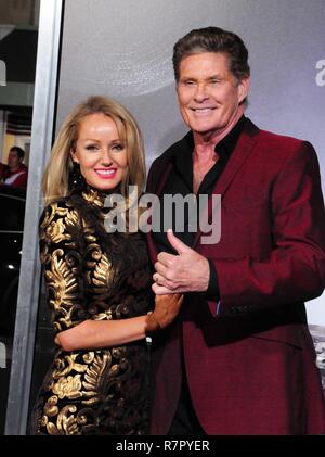 Westwood, Californie, USA. 11Th Feb 2018. WESTWOOD, CA - 10 DÉCEMBRE : l'acteur David Hasselhoff et épouse Hayley Roberts assister à la première mondiale de Warner Bros Pictures' 'La mule' le 10 décembre 2018 au Regency Village Theatre à Westwood, en Californie. Photo de Barry King/Alamy Live News Banque D'Images