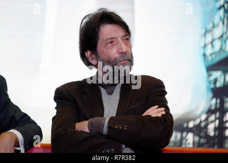 Rome, Italie. Le 08 déc, 2018. ROME, s'ouvre la 17e édition de PiÃ¹ PiÃ¹ libri liberi, la Foire nationale de la petite et moyenne édition. Dans la photo Massimo Cacciari. Agence Photo crédit : indépendante/Alamy Live News Banque D'Images