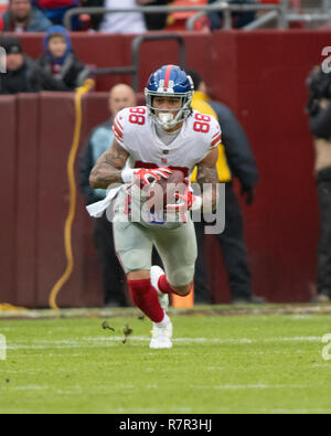 Les Giants de New York à la main l'extrémité Evan Engramme (88) porte le ballon après avoir fait une réception au premier trimestre du jeu contre les Redskins de Washington à FedEx Field à Landover, Maryland le Dimanche, Décembre 9, 2018. Credit : Ron Sachs/CNP (restriction : NO New York ou le New Jersey Journaux ou journaux dans un rayon de 75 km de la ville de New York) dans le monde entier d'utilisation | Banque D'Images