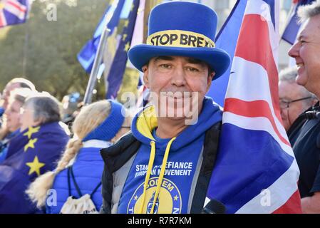 11 Décembre, 2018. Steve Bray,menant remainer led manifestant une démo le jour qui avait été prévue pour le vote utile. Le vote a été reporté. Chambres du Parlement,London.UK Crédit : michael melia/Alamy Live News Banque D'Images