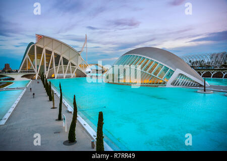 L'Hemisferic et Musée des sciences Principe Felipe. Cité des Arts et des Sciences. Architecte Santiago Calatrava. Valence. Comunidad Valencia. L'Espagne. L'Europe Banque D'Images