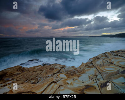 Putty Beach au coucher du soleil, Bouddi National Park, Central Coast, NSW, Australie Banque D'Images