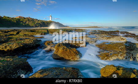 Tête Debora Light House sur la côte centrale, NSW, Australie Banque D'Images