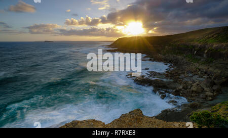 Coucher du soleil d'été d'Wybung Munmorrah la tête dans la zone de conservation de l'État, Central Coast, NSW, Australie Banque D'Images