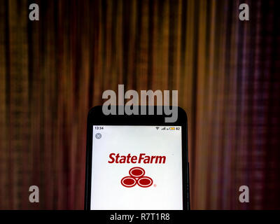 State Farm Insurance company logo vu affichée sur téléphone intelligent. Banque D'Images