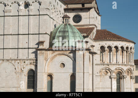 Lucca. La Cathédrale de Saint Martino clocher de murs de ville Banque D'Images