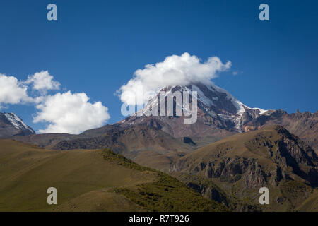 Vue depuis le mont Kazbek en Géorgie Stepantsminda Banque D'Images