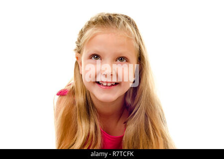 Petite fille isolée sur fond blanc Banque D'Images