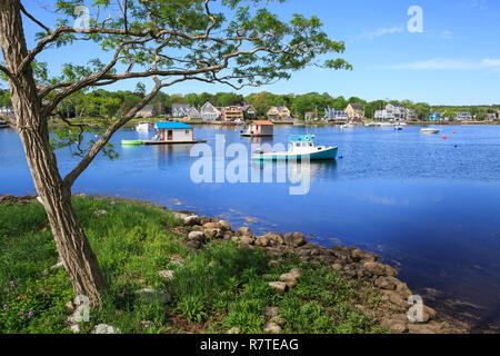 Littoral de la ville de Mahone Bay situé sur la rive nord-ouest de Mahone Bay, le long de la rive sud de la Nouvelle-Écosse, dans le comté de Lunenburg, Canada Banque D'Images