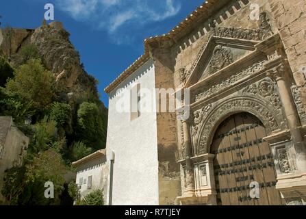 -16ème siècle Eglise paroissiale-, 'Puerta del Sol' (Porte du Soleil) et Rock, Castril, province de Grenade, Andalousie, Espagne, Europe. Banque D'Images