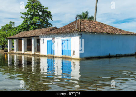 Rue inondée à marée haute, Paraty, Rio de Janeiro, Brésil de l'État Banque D'Images