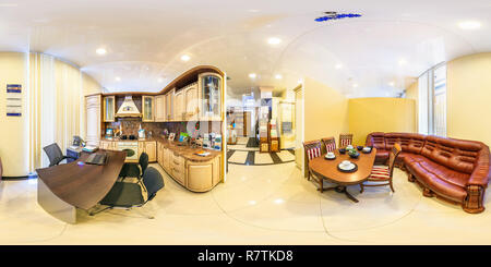 Vue panoramique à 360° de Moscou, Russie - 19 février 2013 : Panorama de l'intérieur de l'élégant magasin de meubles meubles de cuisine sans couture 360 degrés dans panorama équirectangulaire equidis