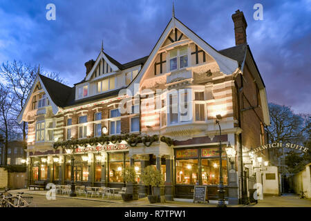 Couronne et Greyhound Pub à Dulwich Village, London. Banque D'Images