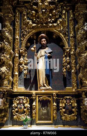 Espagne, Pays Basque, Navarre, Roncevaux, arrêt sur el Camino de Santiago (Chemin de Saint Jacques), Royal Collégiale de Roncevaux, église de Santa María la Real, statue de Santiago Banque D'Images