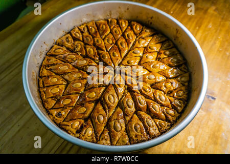 Boulangerie traditionnelle azerbaïdjanaise dans Pahlava Cuisson ronde Banque D'Images